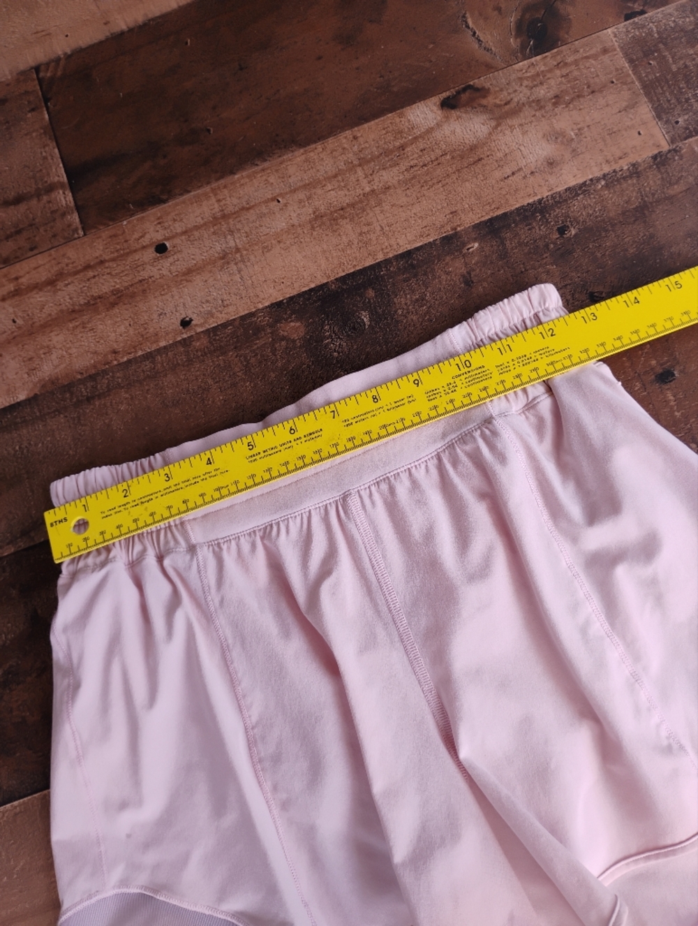 Lululemon Strawberry Milkshake Hotty Hot Shorts Size 6 - Picture 8 of 12